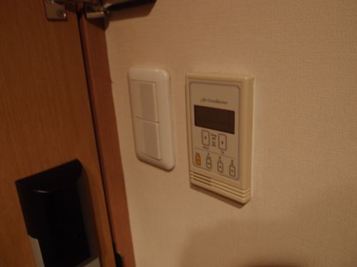 ザ・ビー赤坂客室エアコンスイッチ
