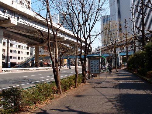 六本木一丁目駅歩道橋