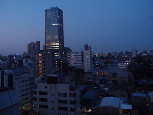窓から見える東京ミッドタウン