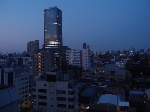 窓から見える東京ミッドタウン