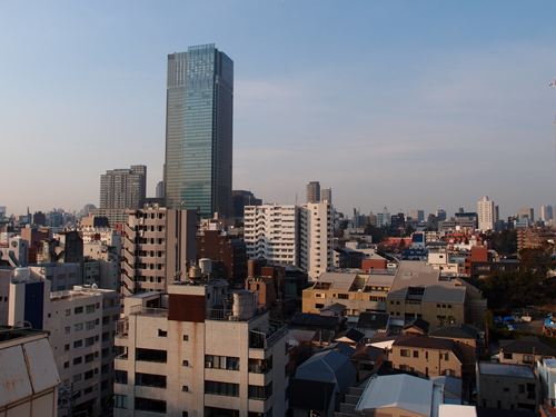 窓から見える東京ミッドタウン