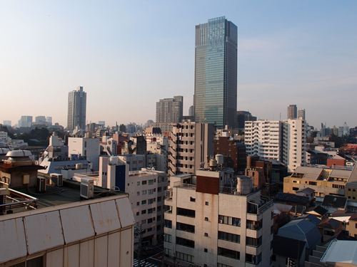 窓から見える東京ミッドタウン